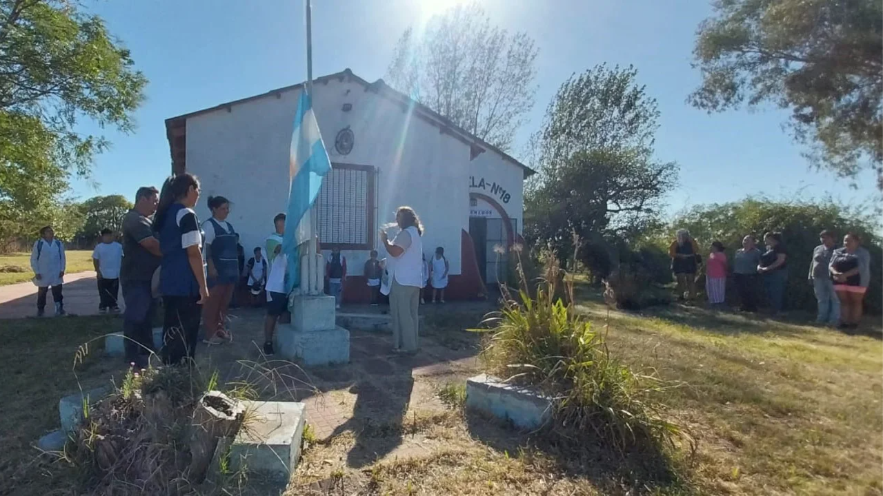 es18